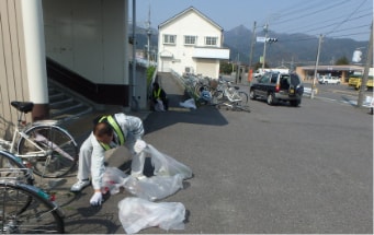 湯の山線大羽根駅にて清掃活動